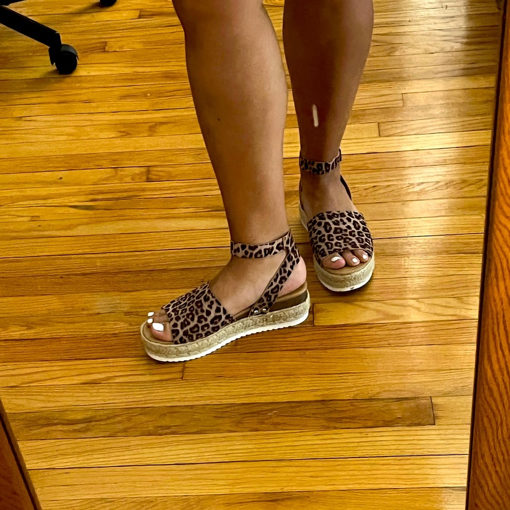 Sandals size 10